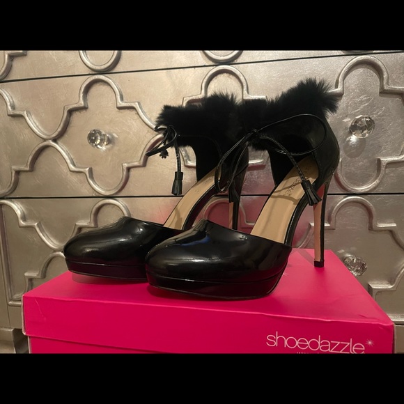 Fur trimmed heels. - Picture 2 of 7